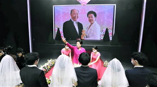 天の父母様聖会の下で初の<br />
祝福結婚式が挙行される