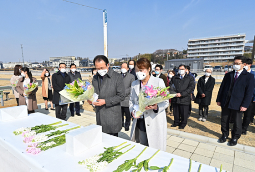 東日本大震災から11年を迎え<br />
方相逸・大陸会長夫妻が宮城訪問